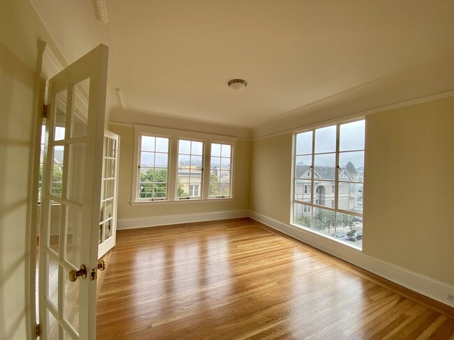 Foto del edificio - 1BR/1BA Penthouse Level Pacific Heights St...