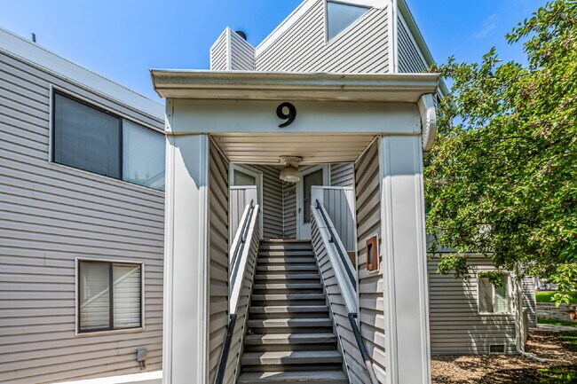 Foto del edificio - "Cozy 1-Bedroom Condo Retreat in Prime Tho...