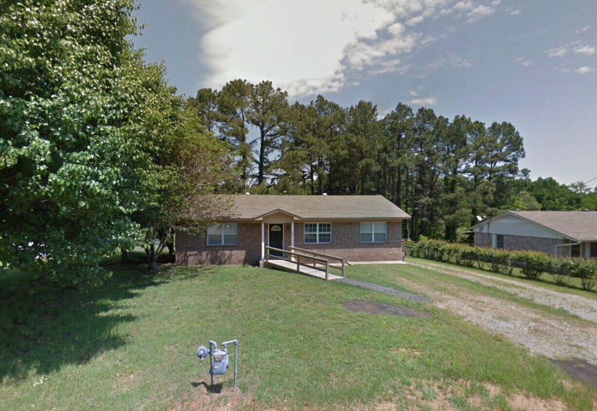Primary Photo - 122 Elaine St