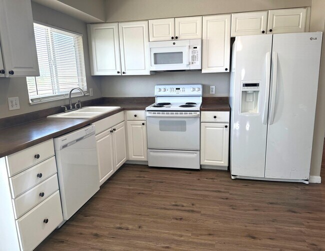 Building Photo - 15501 E Jewell Pl