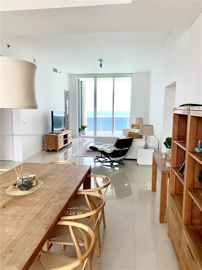 Foto del edificio - 16001 Collins Ave
