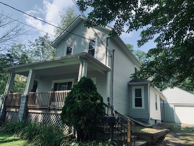 Building Photo - 161 Oakwood St