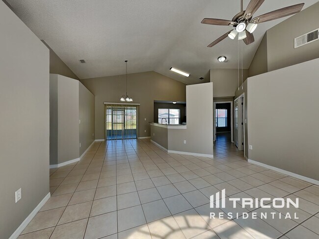 Building Photo - 1089 Dudley Dr