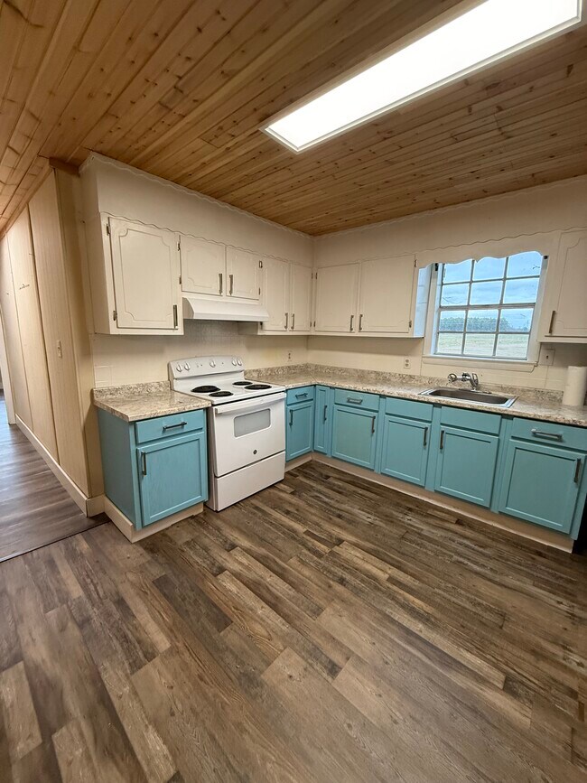 Foto del edificio - 545 Clements Rd SW