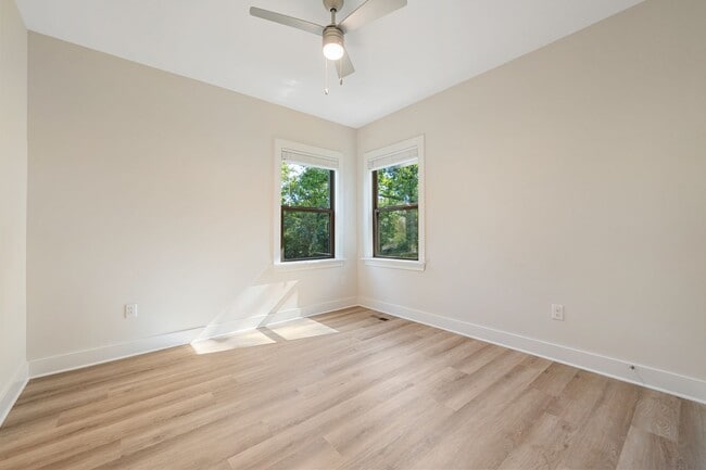 Building Photo - Available Early July! 3-bedroom home with ...