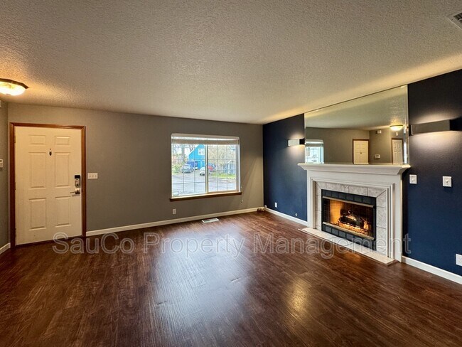 Foto del edificio - 741 SE Camellia Ct