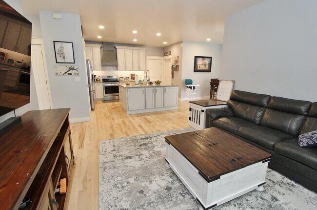 Building Photo - 3689 N Colbourne Way