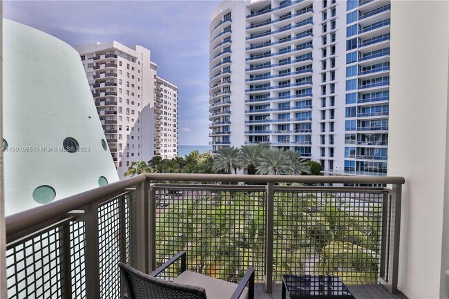 Foto del edificio - 6000 Collins Ave