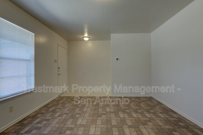 Foto del edificio - 410 Maple Dr