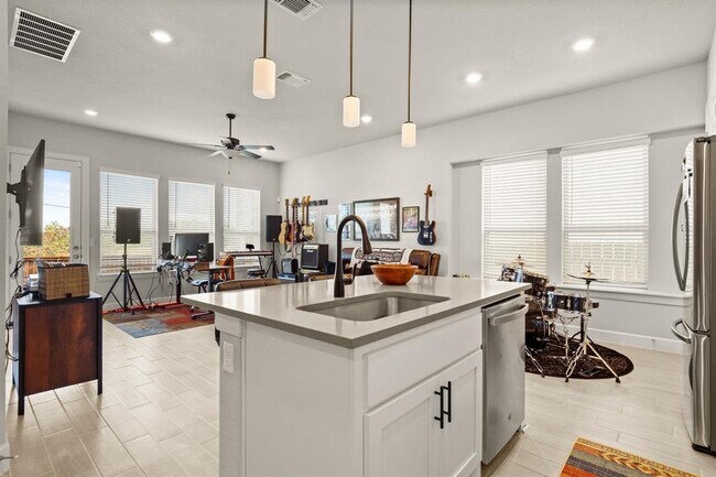 Foto del edificio - 12810 Stanford Dr