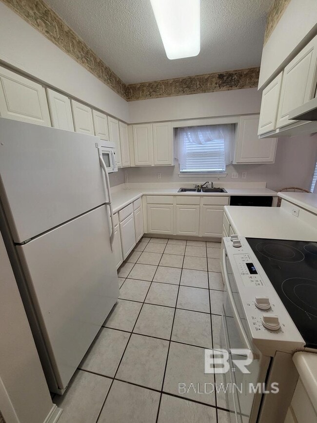 Building Photo - 501 Cotton Creek Dr