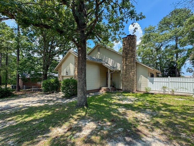 Building Photo - Cute 3 Bed 1.5 Bath Home Near Fort Bragg