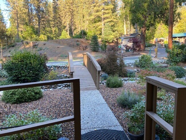 Foto del edificio - Banner Mountain Peaceful Forested Setting