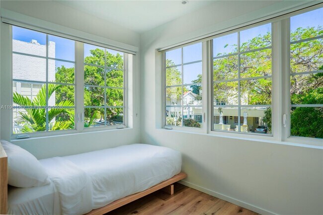 Foto del edificio - 136 NE 46th St