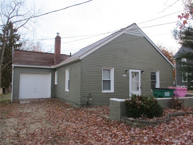 Building Photo - 15794 Grove St