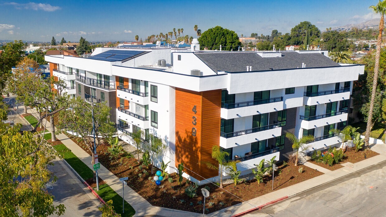 Foto principal - 439 W Stocker St