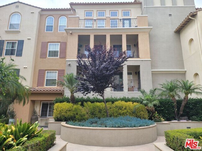 Building Photo - 12975 Agustin Pl