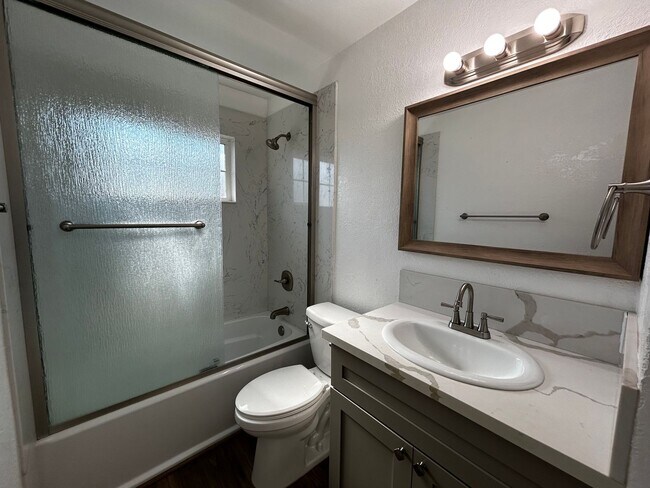 Building Photo - Newly remodeled duplex in Woodbridge!!