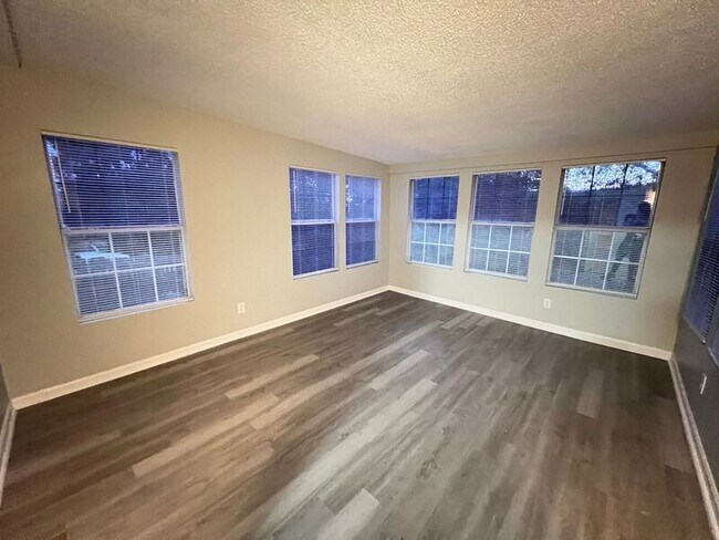 Foto del edificio - 3115 Sonya Dr NW