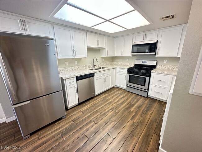 Building Photo - 3947 Delos Dr