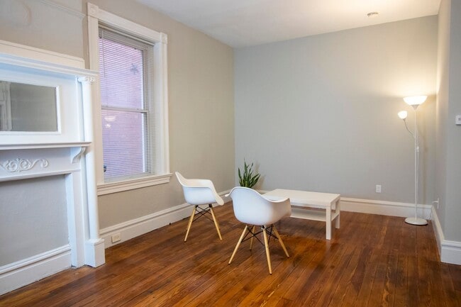 Building Photo - Updated Single Family Home Near Tower Grove