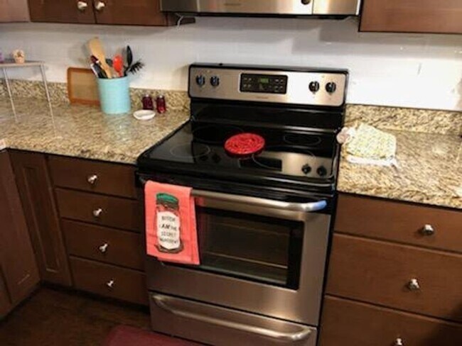 Foto del edificio - 3 Bedroom/3.5 Bathroom home in Murray