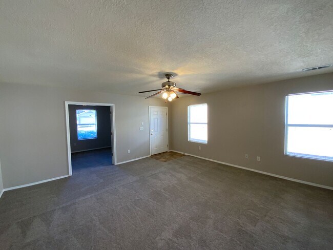 Foto del edificio - 3 Bedroom Single Story Home Available in V...