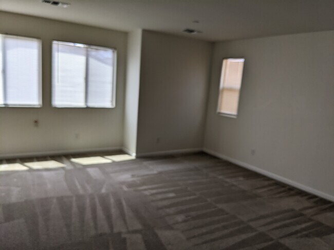 Foto del edificio - 3100 Club Center Dr