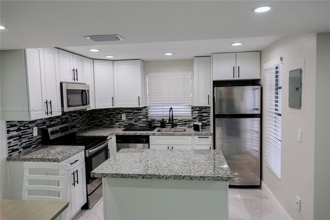 Building Photo - 6211 SW 138th Ct