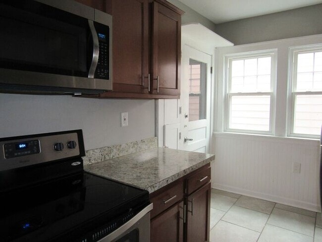 Building Photo - 3578 Ingleside Rd