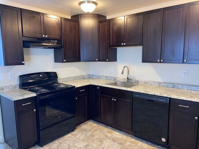 Foto del edificio - Reno Duplex - 1 Pet Friendly, Garage, Dishwasher, Washer/Dryer Hookups, Central A/C