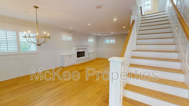 Building Photo - 163 Donax Ave