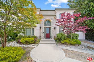 Building Photo - 248 S Swall Dr