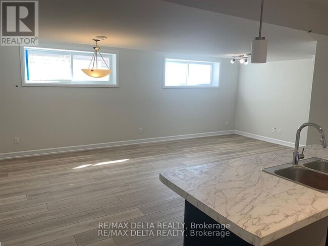 Photo du bâtiment - 928 Chablis Cres