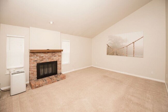 Building Photo - 1741 Brookhaven Cir E