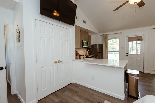 Building Photo - 5409 Edinburgh Dr