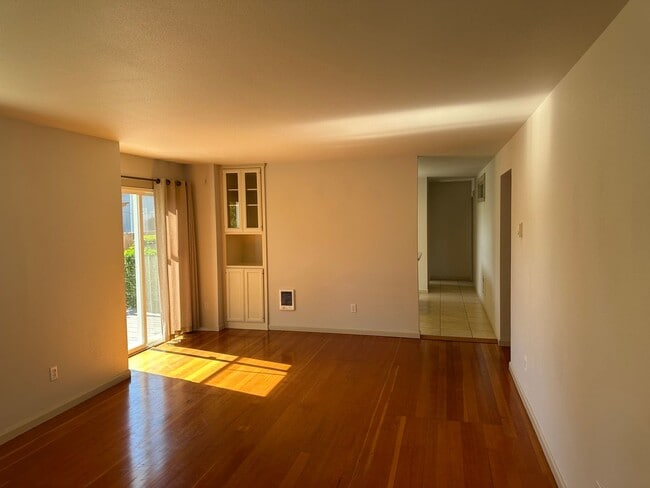 Building Photo - Large 2 bedroom, 2 full bathroom home in Eugene!