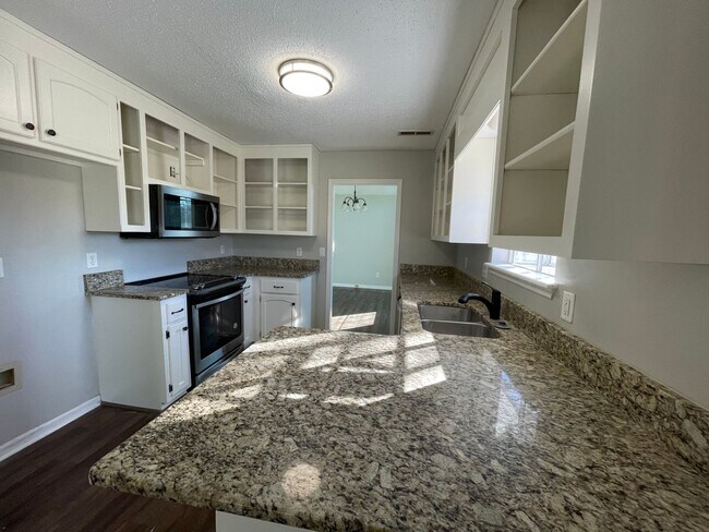 Foto del edificio - Fantastic 3BR 3BA home in Great Location!