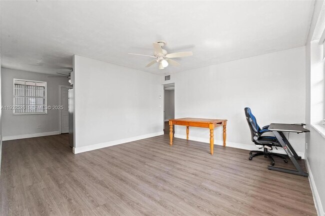 Foto del edificio - 11441 SW 2nd St