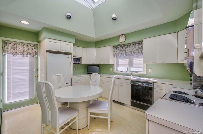 Foto del edificio - 450 Lenox Rd