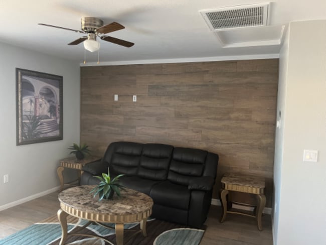 Foto del edificio - 12327 Farmington St