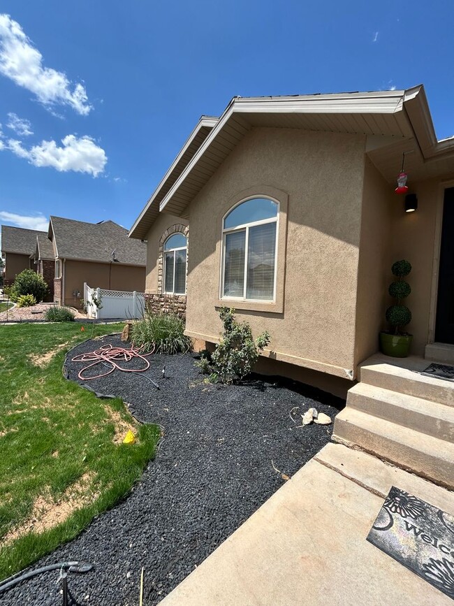 Building Photo - Charming Spacious Cedar City Home