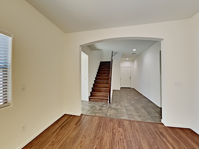 Building Photo - 4744 E Laurel Avenue