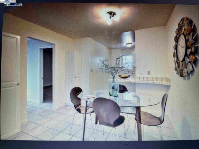 Foto del edificio - 395 Camelback Rd
