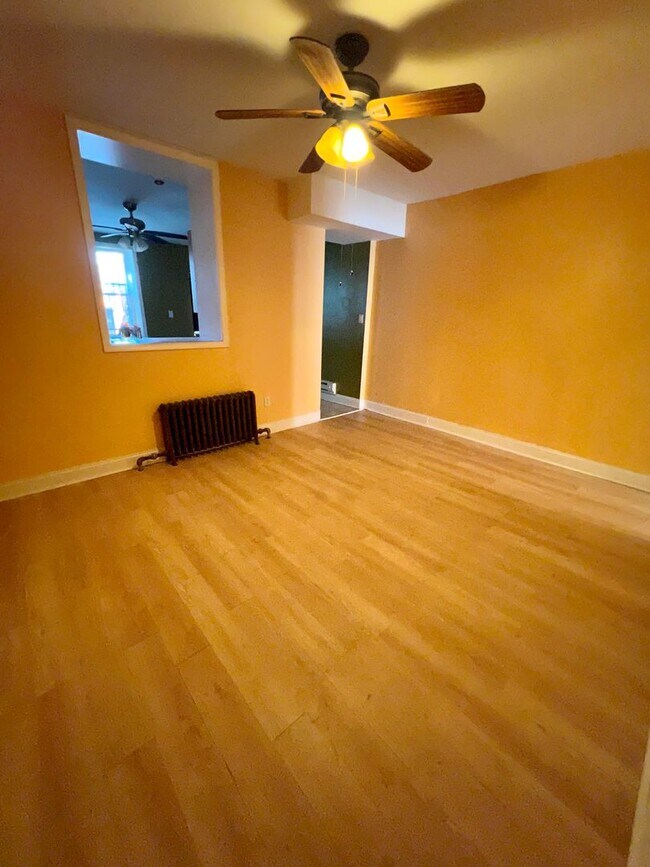 Building Photo - Beautiful 3-Bedroom Townhouse with Den Jus...