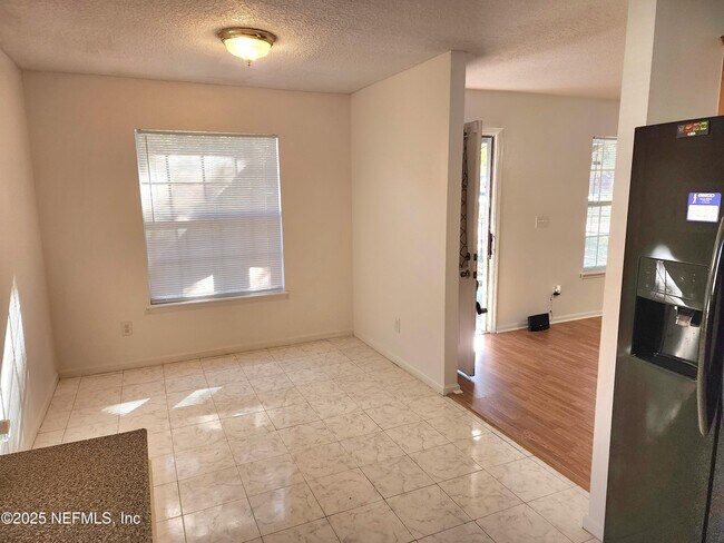 Foto del edificio - 2345 W 15th St