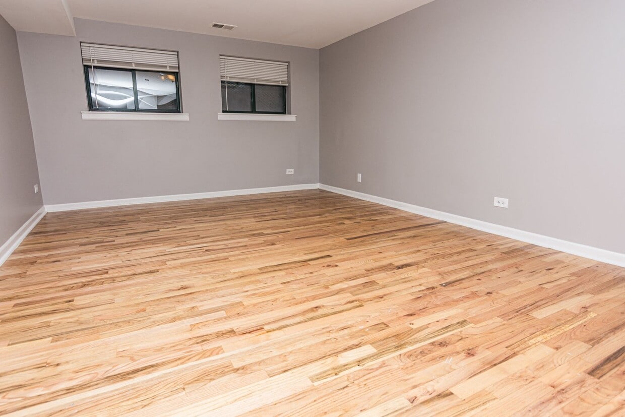 Foto principal - 6137 S Indiana Ave