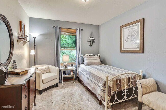 Building Photo - 3 br, 1.5 bath House - 613 Saint Martin Ct