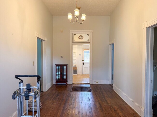 Foto del edificio - 2 bed/ 2 bath downtown home!