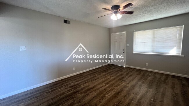 Foto del edificio - Spacious 3bd/1ba Duplex with Garage - Grea...